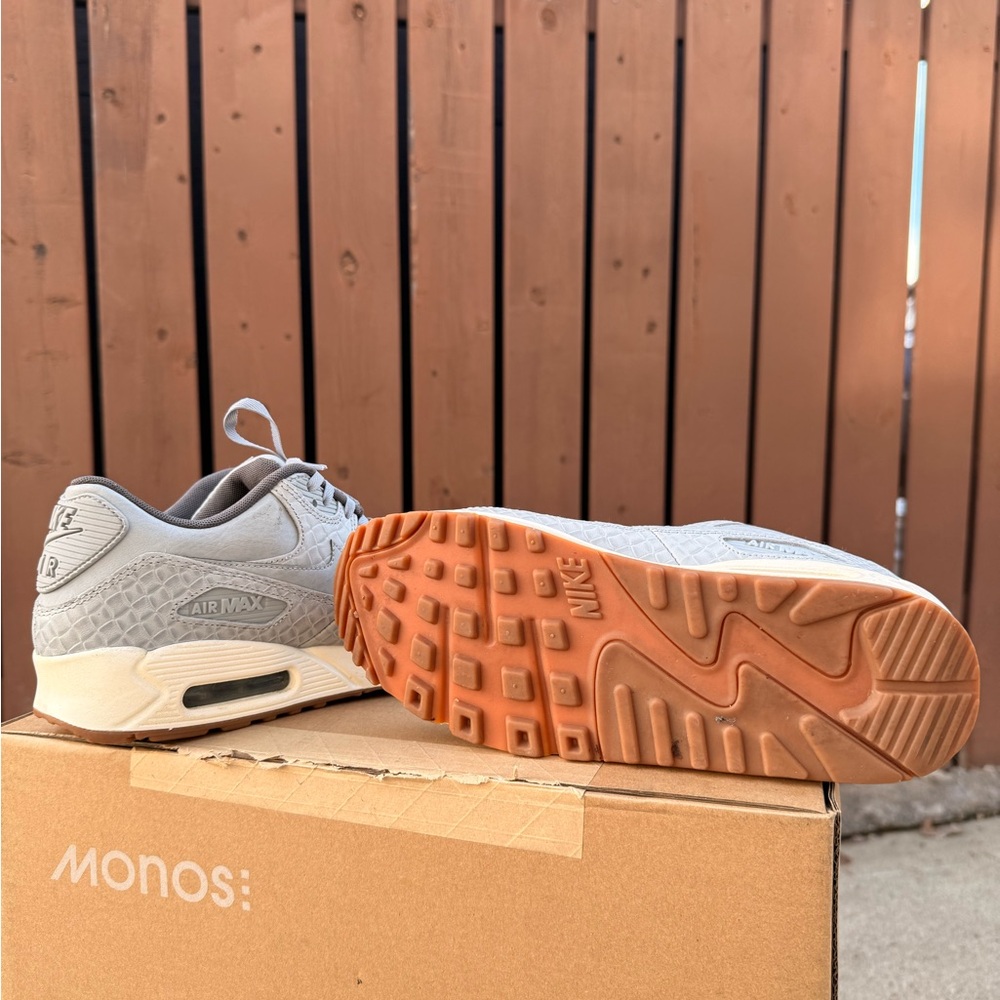 Nike Gray Textured Sneakers - Picture 3 of 4